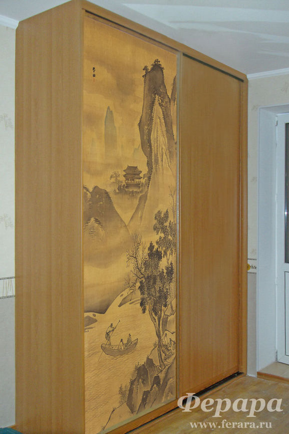 Встроенный шкаф-купе с фреской
