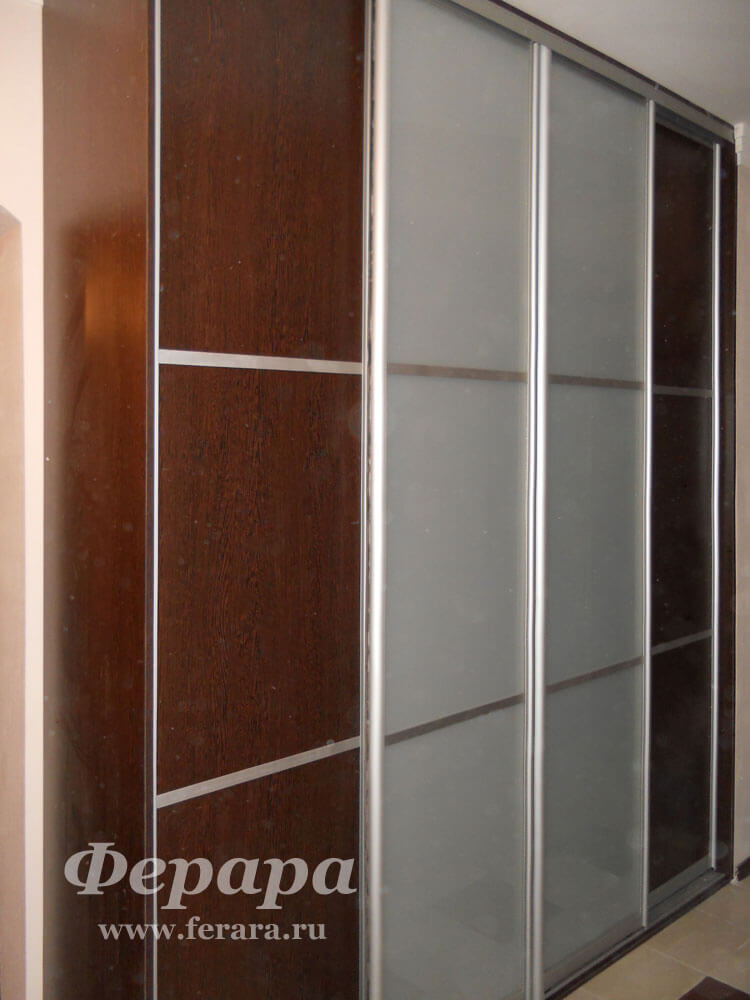 Встроенный шкаф с матовым стеклом в цвете «Дуб Сорано»