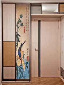 Встроенный шкаф-купе с фреской в прихожую