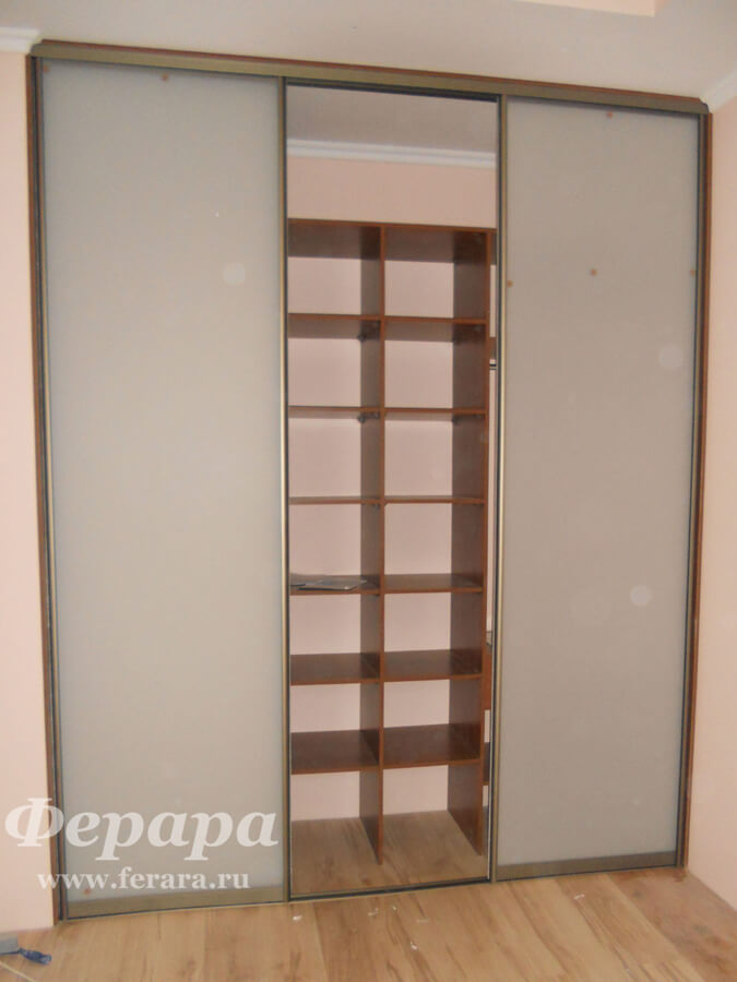 Встроенный зеркальный шкаф с матовым стеклом, фото 3