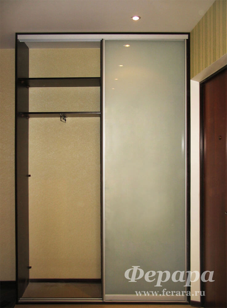 Встроенный шкаф-купе в цвете «венге» с матовым стеклом , фото 2
