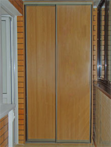 Встроенный шкаф-купе с полками в цвете «Дуб Корбридж»