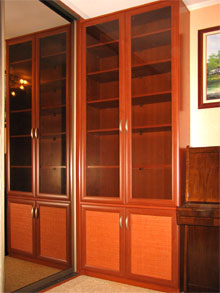 Корпусный шкаф с полками и стеклом (вишня) для библиотеки
