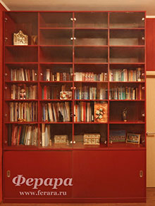 Корпусный шкаф с полками и стеклом (красный) для библиотеки
